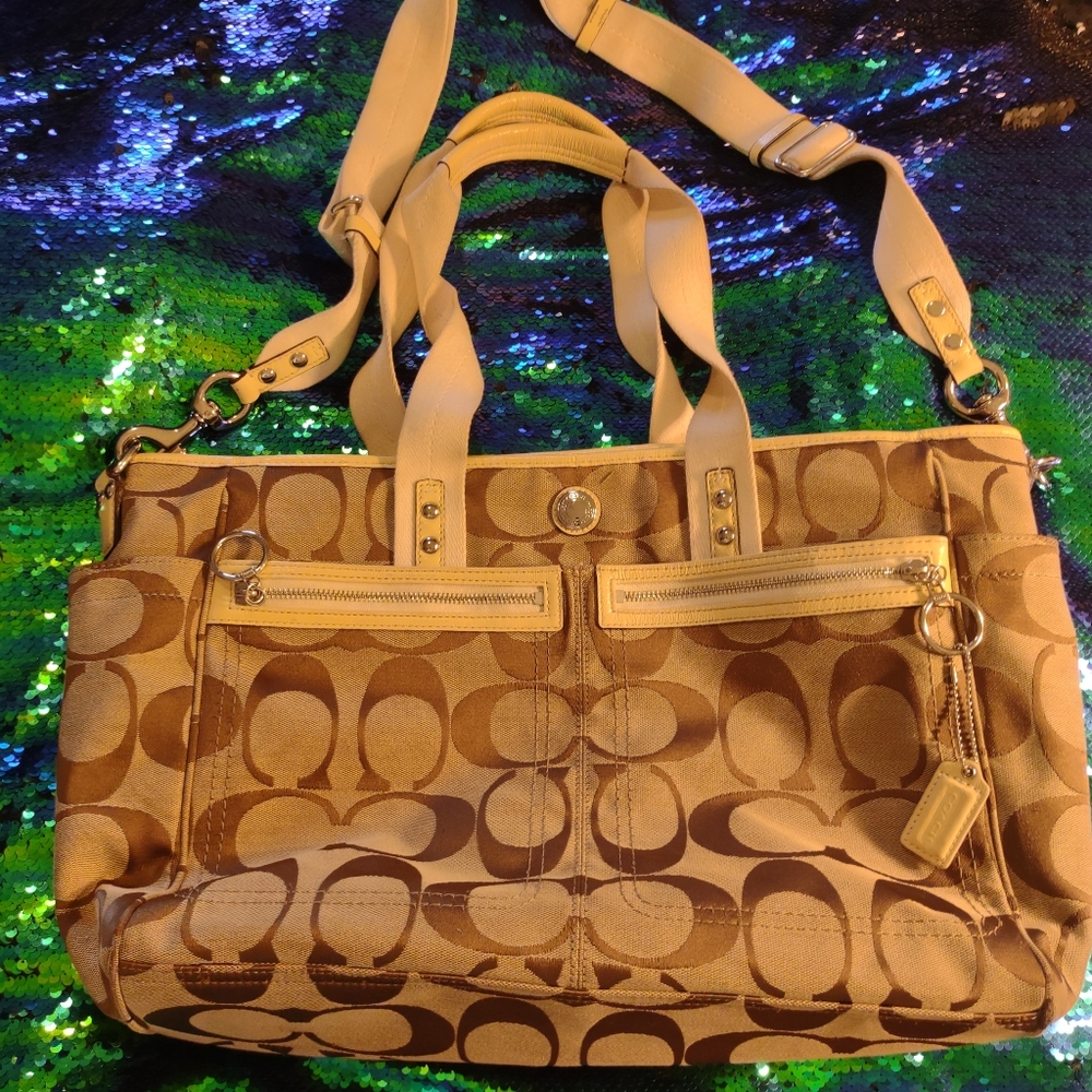Coach tote bag with lots of pockets